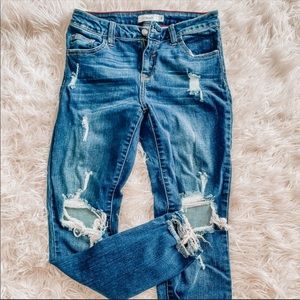 Size 5 (juniors) jeans. Super cute!